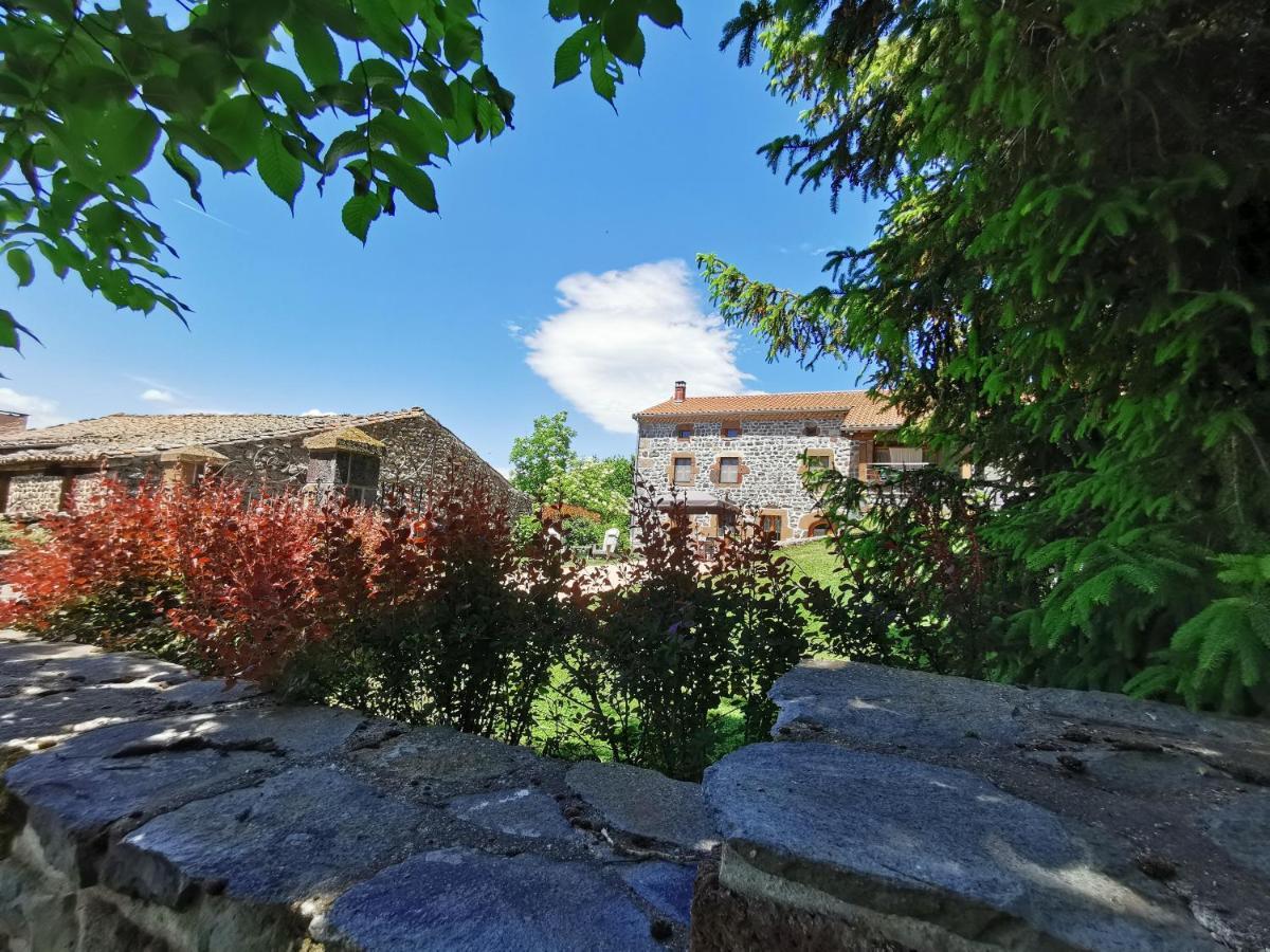 Le Clos Des Pierres Rouges Saint-Privat-dʼAllier Eksteriør billede