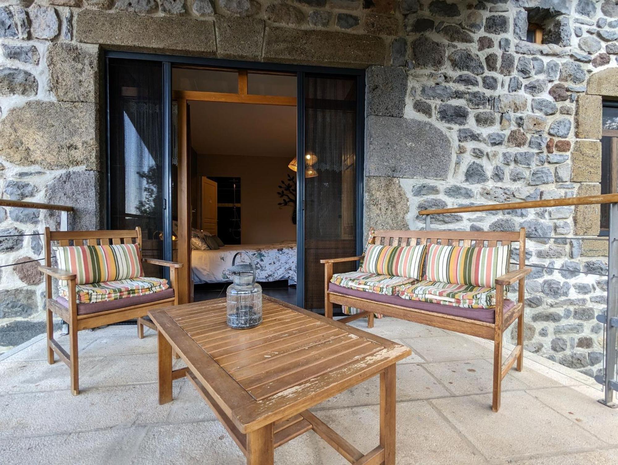Le Clos Des Pierres Rouges Saint-Privat-dʼAllier Eksteriør billede